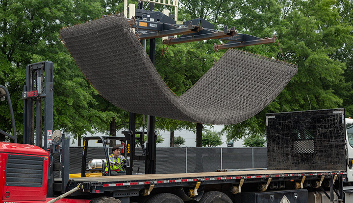 truck-transporting-wire-mesh-sheets.jpg