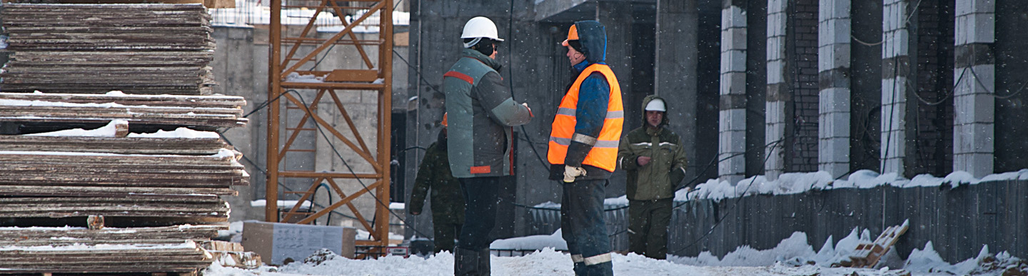 2-contractors-heavy-winter-gear-snow-scaffolding.jpg